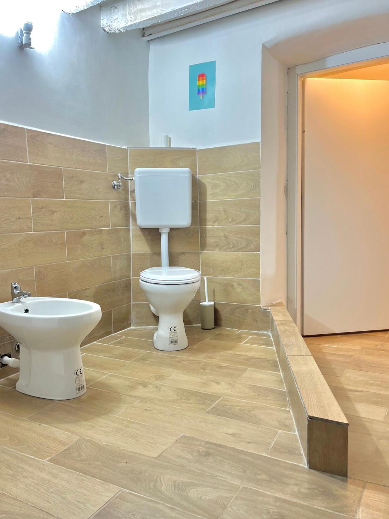 Genova Centro Affittacamere- Bagno In Comune Exterior photo